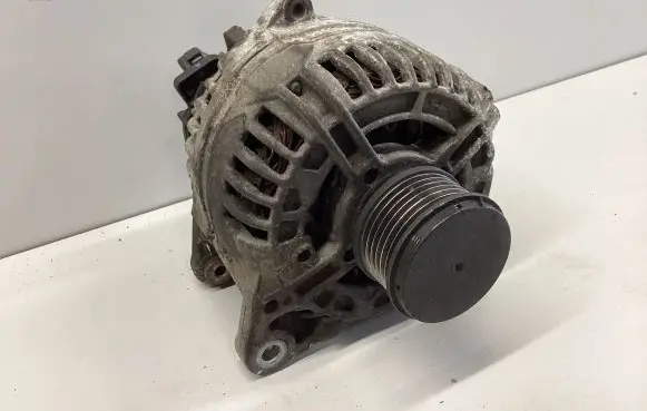 Nissan Qashqai Generator/alternator 0124525140