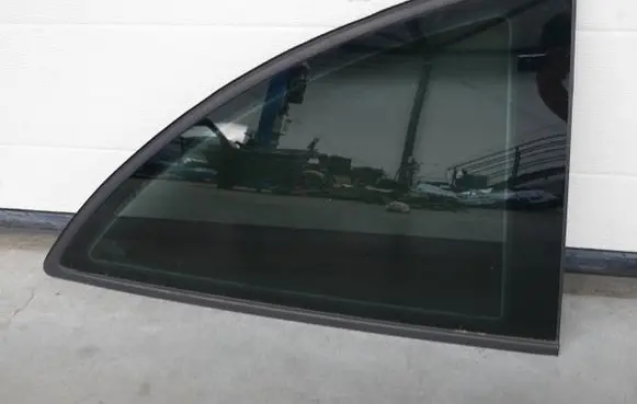Volkswagen New Beetle Rear side window 43R004528 DOT615M30VAS2