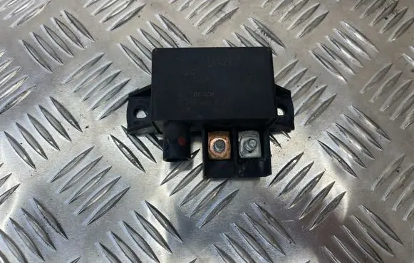 Mercedes-Benz E W211 Charging relay A0025426419