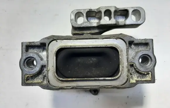 Engine mount bracket