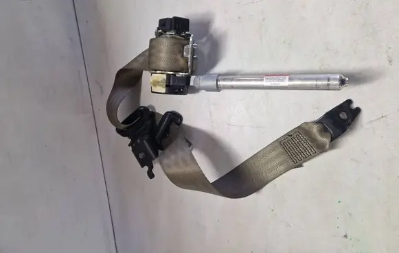 Volvo V70 Rear seatbelt 