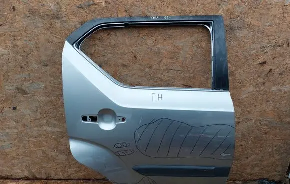 Suzuki Ignis Rear door