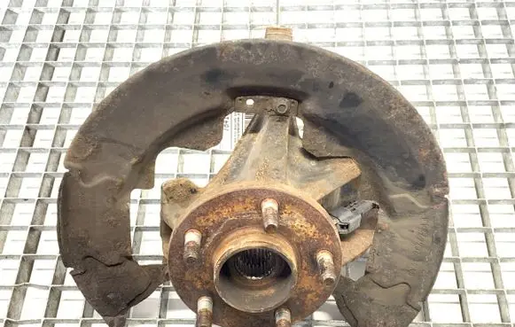 Front wheel hub spindle knuckle