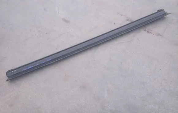 Mazda 3 II Rubber seal front door window/glass 