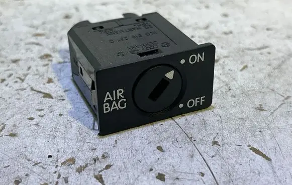 Volkswagen Tiguan Passenger airbag on/off switch 1K0919237C
