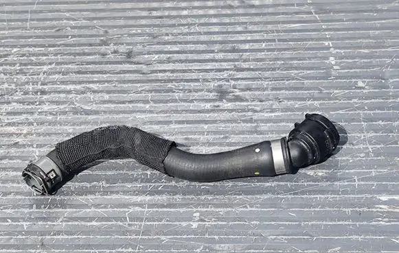 Mercedes-Benz CLA C118 X118 Engine coolant pipe/hose A0009976203