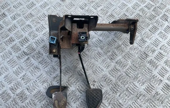 Subaru Forester SF Pedal assembly 
