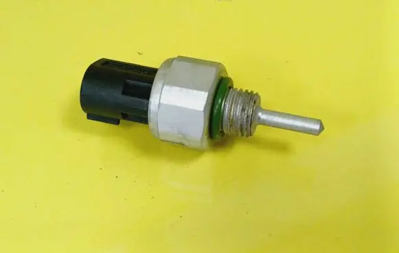 Mercedes-Benz E W210 Air conditioning (A/C) pressure sensor 2108300072