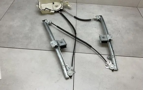 Seat Altea XL Front window lifting mechanism without motor 5P0837401AJ