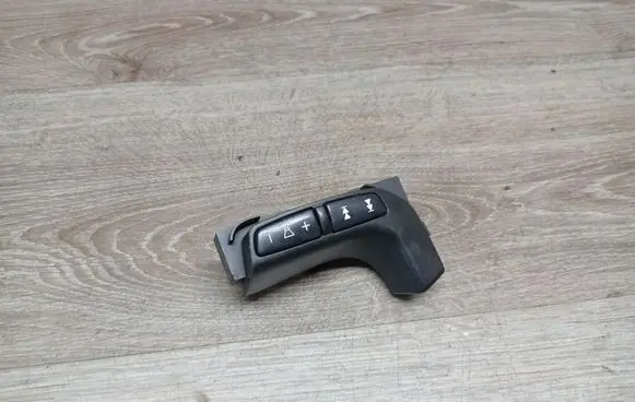 Steering wheel buttons/switches