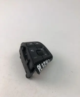 Steering wheel buttons/switches