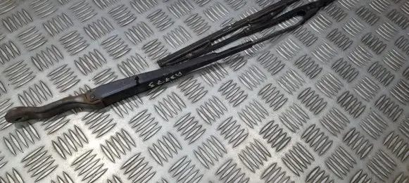 Peugeot 406 Front wiper blade arm