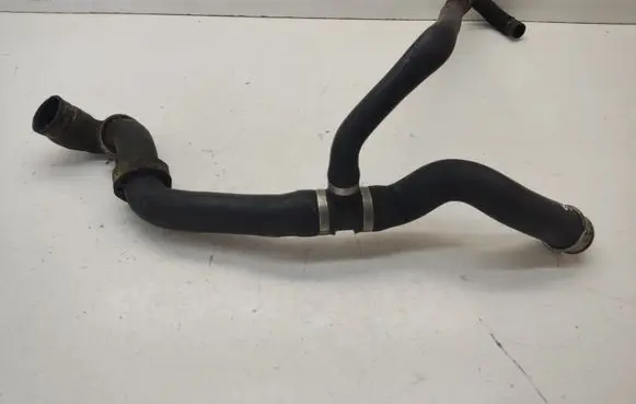 Mercedes-Benz R W251 Engine coolant pipe/hose A2515002075