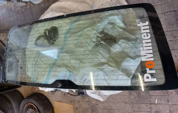 Volkswagen Transporter - Caravelle T6 Rear windscreen/windshield window 