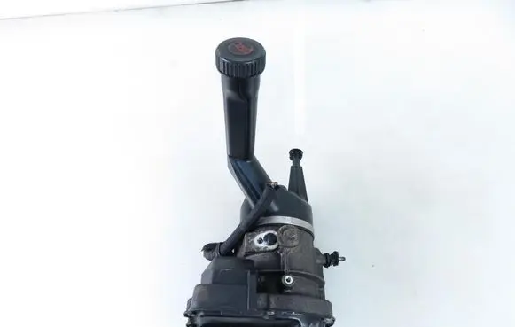 Peugeot 308 Power steering pump 9684979180