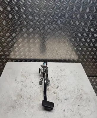 Toyota Prius (XW50) Brake pedal