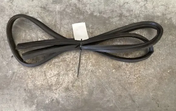 Mercedes-Benz E W211 Engine compartment rubber 02809398