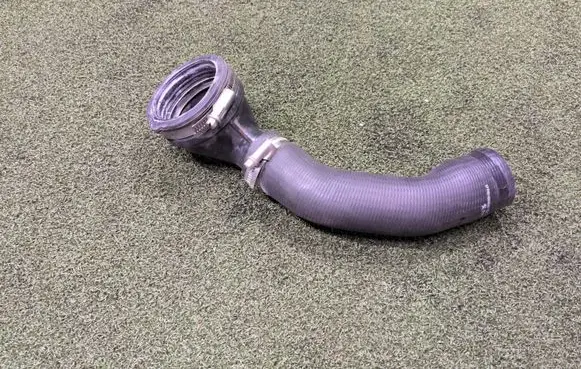 Peugeot 3008 II Intercooler hose/pipe 9820116080