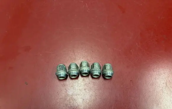 Chrysler Pacifica Nuts/bolts 