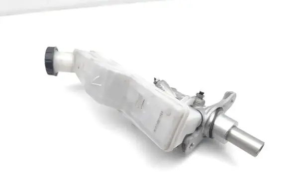 Mercedes-Benz GLA W156 Master brake cylinder A2464300302 32670343