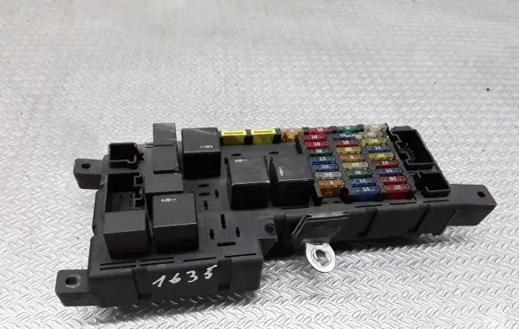 Volvo S60 Fuse module 8637841