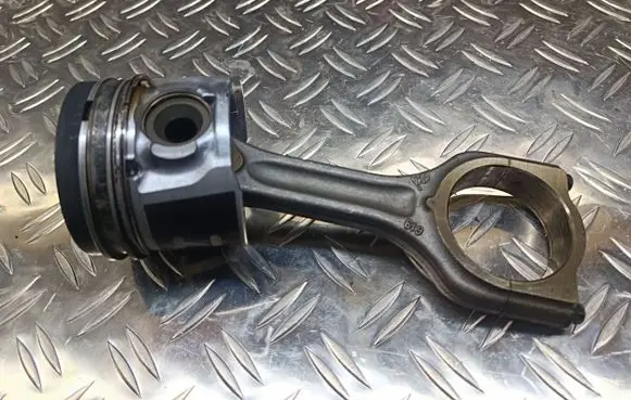 Peugeot 508 Piston with connecting rod