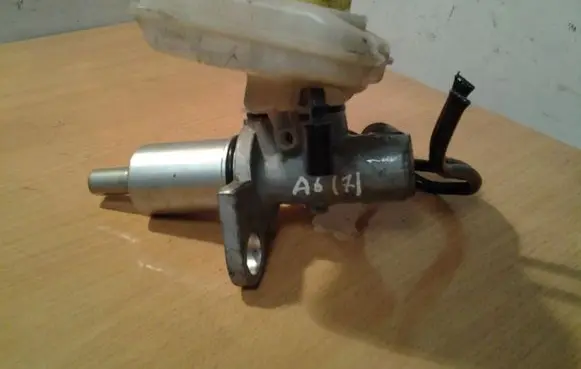 Master brake cylinder