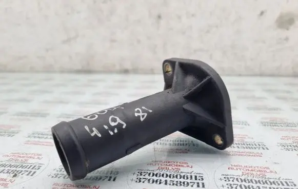 Volkswagen Golf IV Engine coolant pipe/hose 038121121