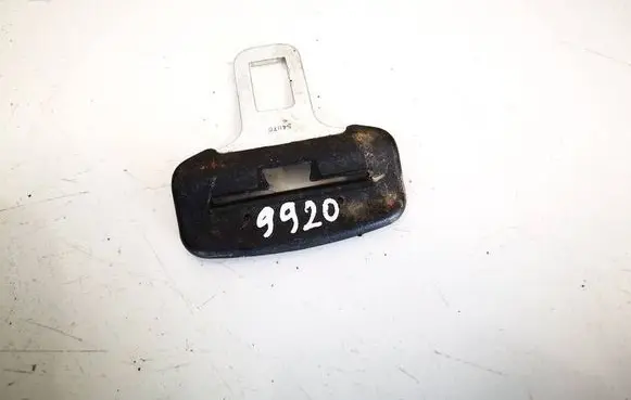 Front seatbelt buckle