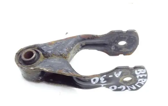 Citroen Berlingo Engine mounting bracket