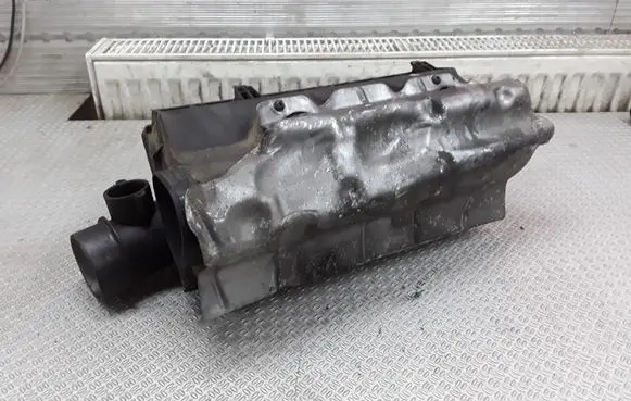 Mercedes-Benz C W203 Air filter box A0000945568
