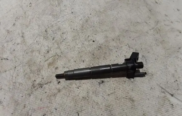 BMW X3 G01 Fuel injector 8571565