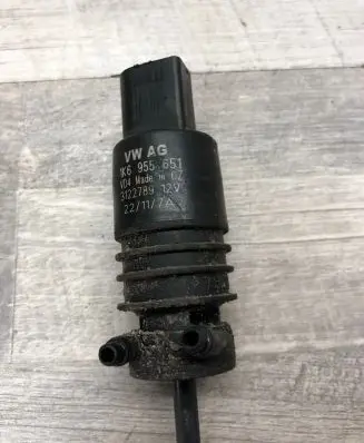 Volkswagen PASSAT B7 Windscreen/windshield washer pump 1K6955651 3122789