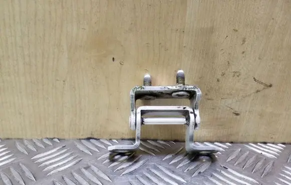 Chevrolet Captiva Tailgate/trunk/boot hinge