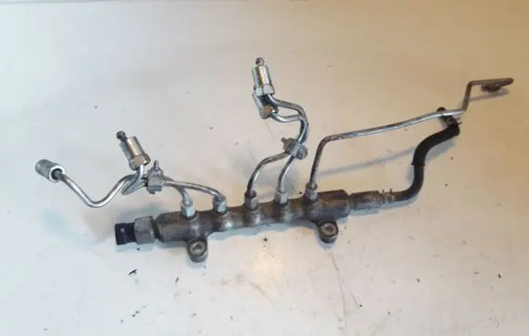 Toyota Avensis T250 Fuel main line pipe