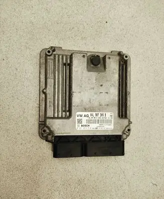 Volkswagen Golf SportWagen Engine control unit/module 04L907309B