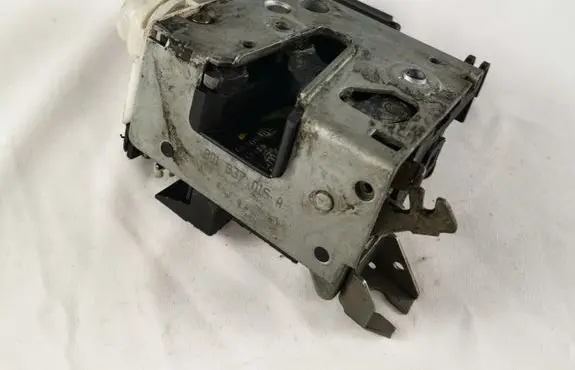 Audi A4 S4 B5 8D Front door lock 8D1837016A