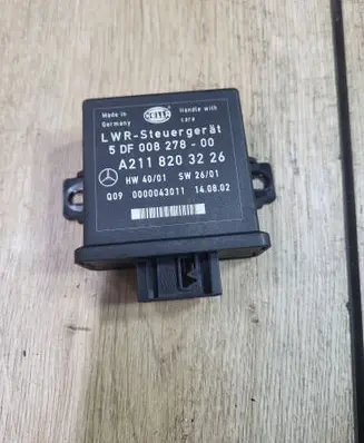 Mercedes-Benz E W211 Light module LCM A2118203226 5DF00827800 0000043011