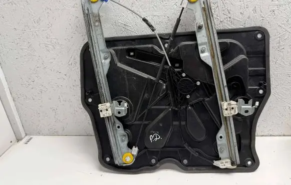 Nissan X-Trail T31 Front door electric window regulator 80774JG
