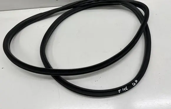 BMW 2 F46 Front door rubber seal 