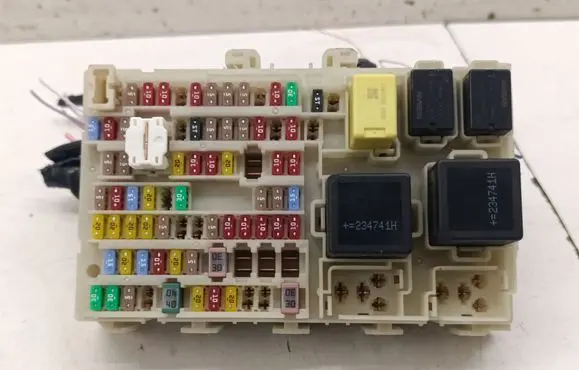 Nissan Qashqai J12 Fuse module 243506RA0B