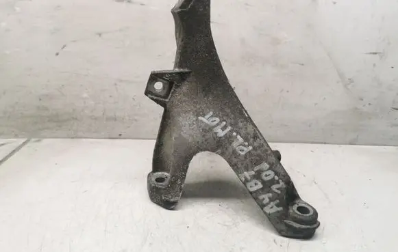 Audi A4 S4 B7 8E 8H Engine mounting bracket 8E0199308AR