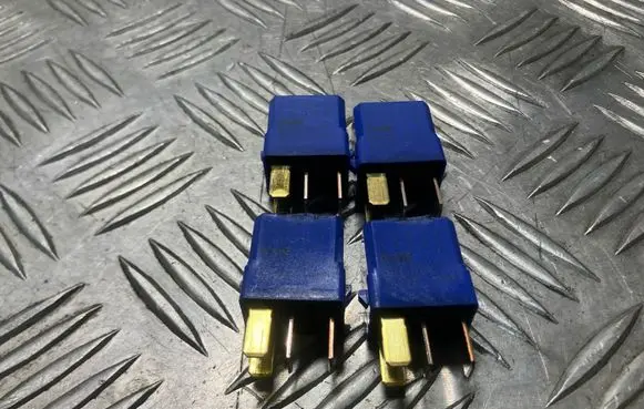 Nissan Juke I F15 Other relay 2523079942
