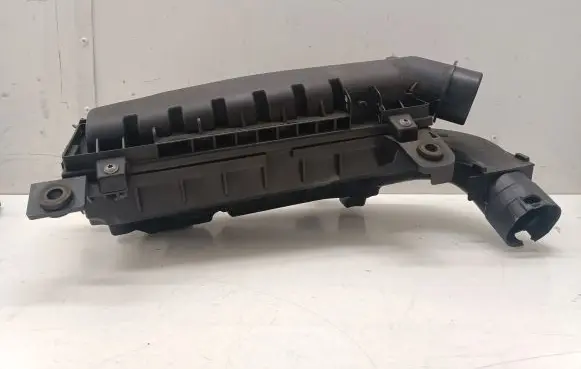 Opel Grandland X Air filter box 9812735680