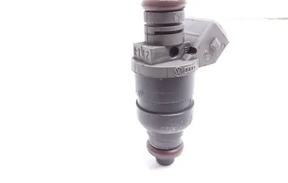 Audi A3 S3 8L Fuel injector 06A906031A