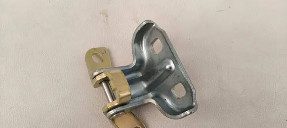 Opel Mokka Front door upper hinge A046057