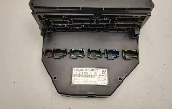 Mercedes-Benz CLS C218 X218 Fuse module A2129009125