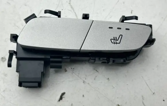 Mercedes-Benz C W205 Seat heating switch A2139057502 SW133101 5254946