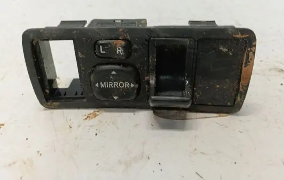 Toyota Corolla E120 E130 Wing mirror switch 777665
