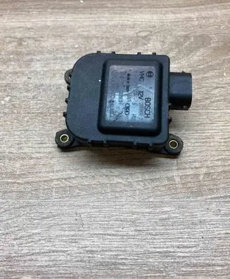 Audi A3 S3 8L Air flap motor/actuator 8D2820511C 0132801214